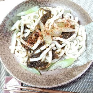 M＊Pの作ってみた!投稿(セロリともずくの酢醤油焼きうどん)