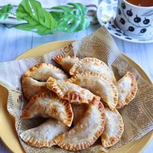 シナモン香る＊餃子の皮で簡単アップルパイ