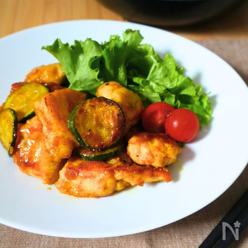 フライパンひとつ！鶏むね肉とズッキーニのカレー甘辛炒め