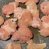 ごはんがすすむ！鶏肉とトマトのガリバタ炒めの工程2