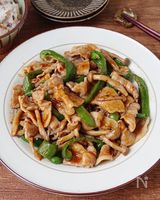 【豚バラときのこのピリ辛オイポン炒め】ご飯おかわり必須！