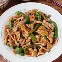 【豚バラときのこのピリ辛オイポン炒め】ご飯おかわり必須！