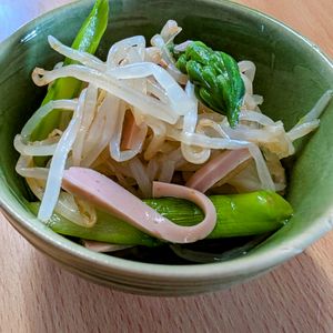 まゆのの作ってみた!投稿(レンジで簡単！魚ニソとアスパラもやしのピリ辛煮びたし)