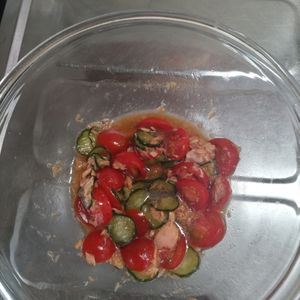 KUMIKOの作ってみた!投稿(さっと副菜☆『きゅうりとミニトマトの中華ツナサラダ』)
