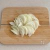 香ばしチーズのオニオングラタンスープの工程1