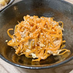 Natsukoの作ってみた!投稿(【副菜なのに主役級！？】はしが止まらない！にんじんしりしり)