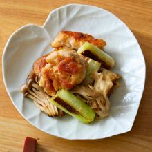 カリカリ食感が美味しい！鶏肉と香ばし野菜の旨み生姜焼き