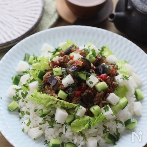 〖肉系ちらし〗梅そぼろとコロコロ野菜ちらし