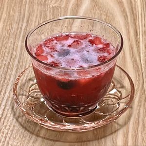 キャピタンの作ってみた!投稿(冷凍ブルーベリーで♡ブルーベリーハニーソーダ)