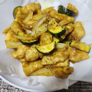 とももの作ってみた!投稿(【鶏むね肉とズッキーニのカレーソテー】レモンでさっぱり味変♪)