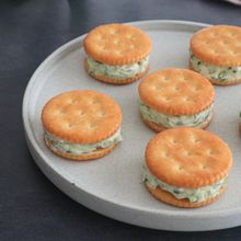 〖 濃厚おつまみ 〗きゅうりクリチのサンド