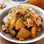 『豚バラこんにゃくと大根の味噌炒め煮』こっくり甘味噌☆