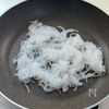 あと一品に！パパッと作れる【ちくわとしらたきの甘辛炒め】の工程1