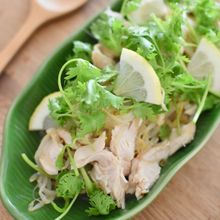 ナンプラーなし！蒸し鶏とパクチーでタイ風サラダ