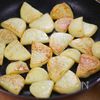 ワンパン簡単♪ほくほく新じゃがと牛肉の甘辛にんにく炒め🍚の工程2