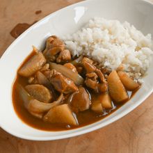少ない具材でもしっかりおいしい！鶏肉と長芋のカレー
