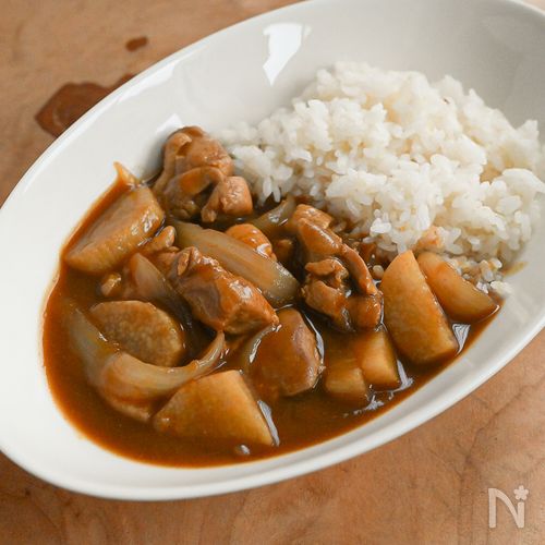 少ない具材でもしっかりおいしい!鶏肉と長芋のカレー
