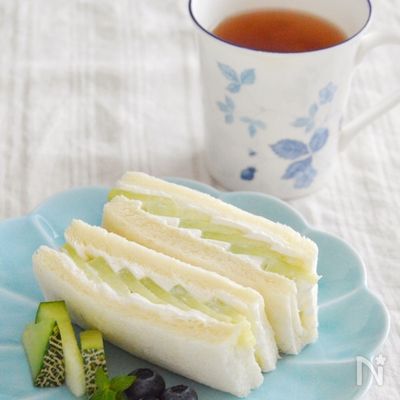 萌え断!メロンサンド。メロンと生クリームの贅沢なおやつ。