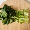 材料ふたつで副菜!《小松菜の佃煮海苔和え》の工程1