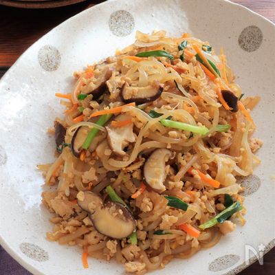 【ダイエット】旨みしみこむ！白滝とひき肉のオイスター炒め