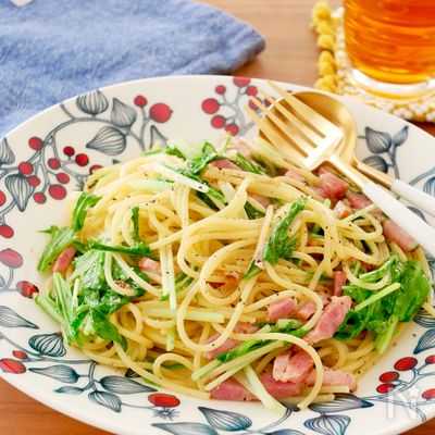 ＼簡単お昼ごはん／ベーコンと水菜のオイルパスタ