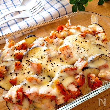 魚嫌いも食べられる 生鮭となすのバジルトマトチーズ焼き By ともきーた 伊藤 智子 レシピサイト Nadia ナディア プロの料理家のおいしいレシピ