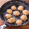 【ワンパン焼き鳥風つくね】甘辛だれに３種のトッピングで♪の工程1