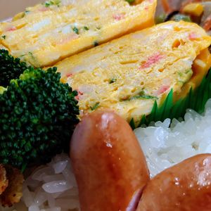 まゆのの作ってみた!投稿(彩り可愛い♡簡単節約副菜♪『かにかまとねぎの出汁巻き』)