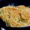 ふわっと卵、麺パリッ、とろ〜りあん！豚ニラ玉あんかけ焼きそばの工程3