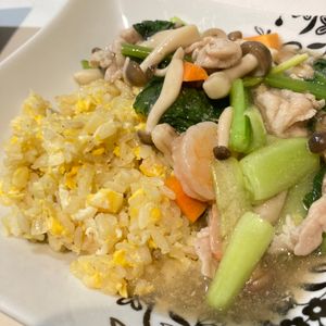 すみれの作ってみた!投稿(【五目あんかけ炒飯】夫が絶賛！レンジ&フライパンで同時調理♡)