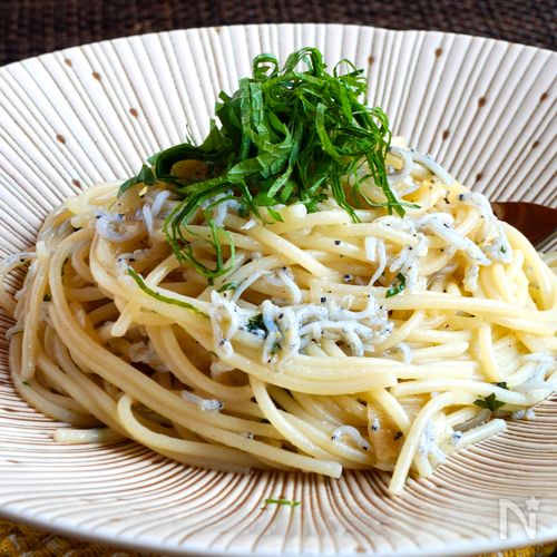 シンプルだからこそウマい【しらすと大葉の和風ペペロンチーノ】
