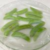 作り置き5分|スナップえんどうとカニカマのレモンごま和えの工程1