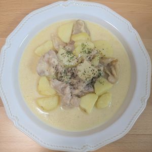 ゆいの作ってみた!投稿(【鶏むねとじゃがいものクリーム煮】簡単！とろみ付け要らず♪)
