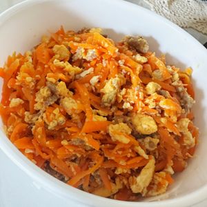 のんの作ってみた!投稿(ひき肉入り旨味噌にんじんシリシリ)