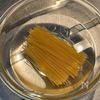 チンして和えるだけ♪「レタスとゆで卵のスパゲティサラダ」の工程1