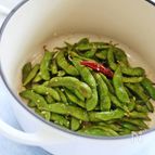 蒸し枝豆のぺぺロンチーノ～バーミキュラ使用～