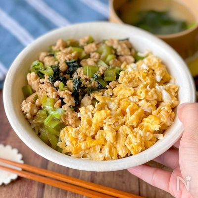 栄養たっぷり子供が喜ぶ小松菜そぼろ丼
