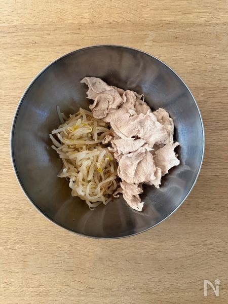 トマトだれがバリ旨《もやし豚しゃぶサラダ》工程1                                