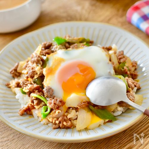 [フライパンで簡単！BBQ風そぼろ丼]とろ～り卵でやみつき！
