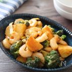 子供も大好き♡新じゃがとむき海老のカレー風味オーロラソース