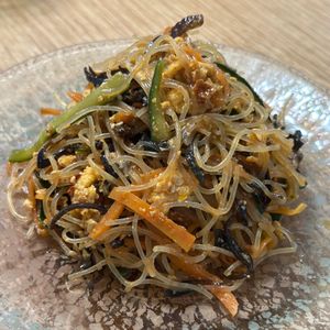 shiftoverseaの作ってみた!投稿(10分で味しみ抜群♪抱えて食べたい♪『春雨のごちそうサラダ』)