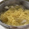 【豚バラとねぎの濃厚味噌だれつけめん】10分で完成！の工程4