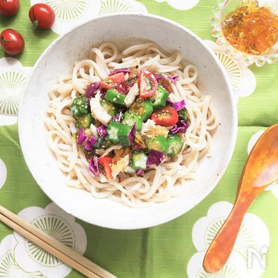 鶏ささみとおくらのサラダうどん☆和風ジュレかけ