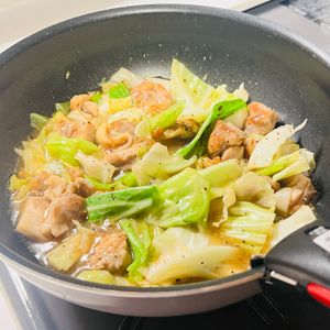 しーちゃんの作ってみた!投稿(【鶏キャベツうま塩とろみ炒め】食材2つ！早うまヘルシーおかず)