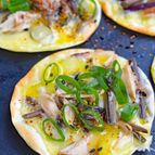 【餃子の皮で簡単】山菜とさば缶の和風ピザ