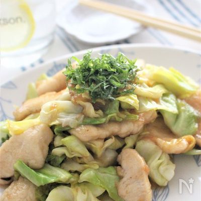春キャベツと鶏むね肉の梅めんつゆ炒め