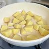 新じゃがと豚バラの煮っ転がしの工程2