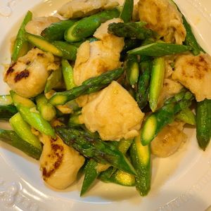 みわの作ってみた!投稿(鶏肉とアスパラの塩ガーリックソテー・パサつかず柔らかい♡)