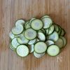 材料ふたつで副菜！《ズッキーニ塩昆布ナムル》の工程1