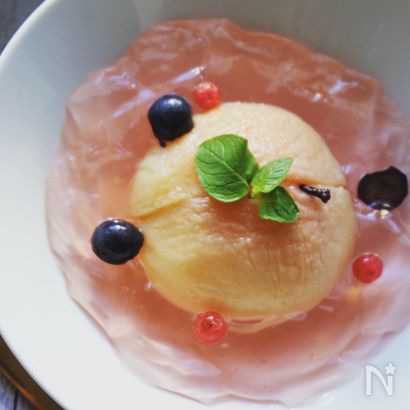 桃のコンポートとピンクのジュレ